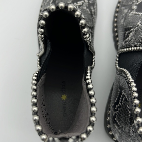 Seven Dial Booties - Picture 9 of 9